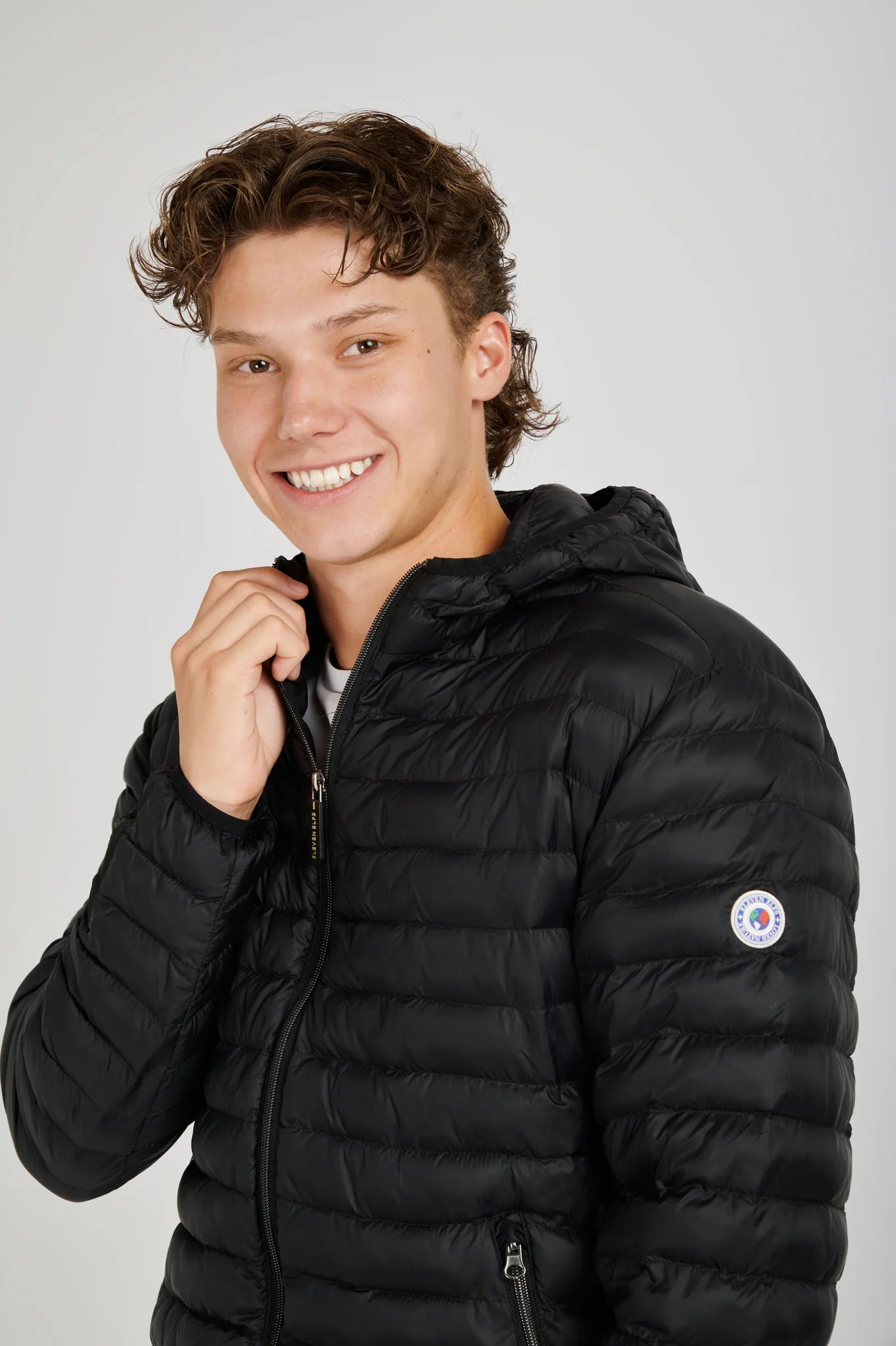 Unbeatable discounts on top-selling apparel – Only available online.  Eleven Elfs James | Black