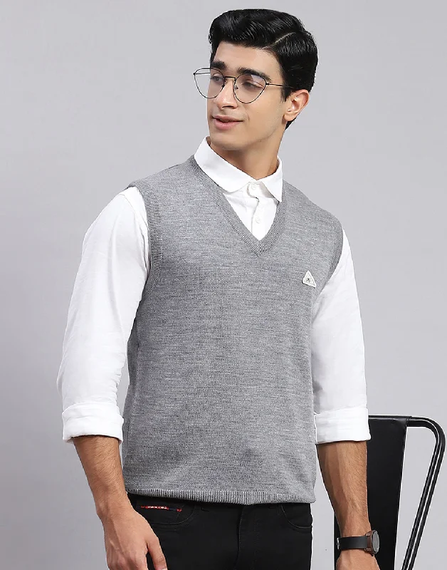 Shop now and save up to 40% on men’s wardrobe essentials. Men Grey Solid V Neck Sleeveless Sweaters/Pullovers Shop now and save up to 40% on men’s wardrobe essentials. Men Grey Solid V Neck Sleeveless Sweaters/Pullovers