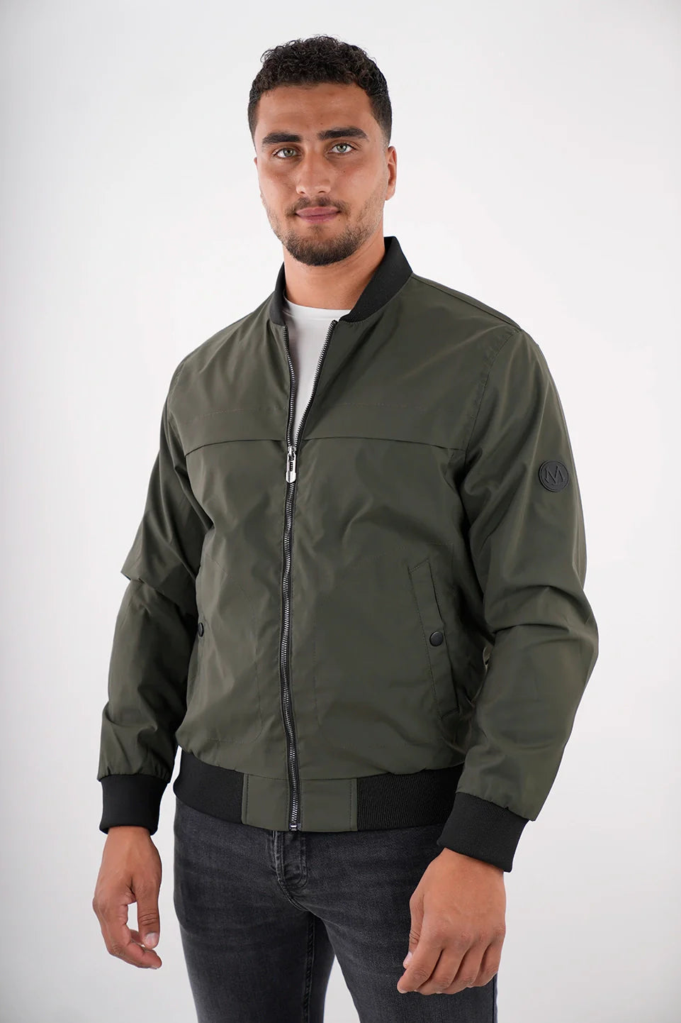 Shop the latest clothing deals – Huge discounts on fashion essentials! Khaki Bomber Jacket With Zipper To Close Shop the latest clothing deals – Huge discounts on fashion essentials! Khaki Bomber Jacket With Zipper To Close