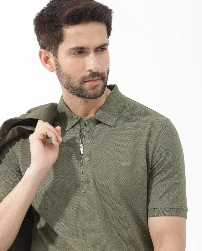 Flash sale on trendy clothing – Limited time offers available online. Rare Rabbit Mens Salis-2 Light Olive Cotton Fabric Collared Neck Zipper And Snap Button Closure Half Sleeves Polo T-Shirt Flash sale on trendy clothing – Limited time offers available online. Rare Rabbit Mens Salis-2 Light Olive Cotton Fabric Collared Neck Zipper And Snap Button Closure Half Sleeves Polo T-Shirt