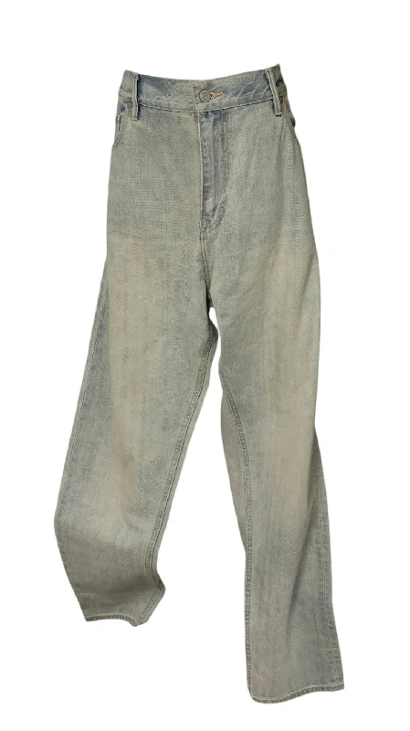 – Shop trendy clothing now.  NWT Banana Republic Men’s Jeans 34x32